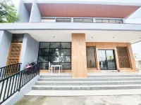 Sans Hotel Salmas Mojokerto