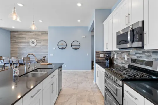 NEW!! GORGEOUS 4 Bed Desert Oasis with Pool!