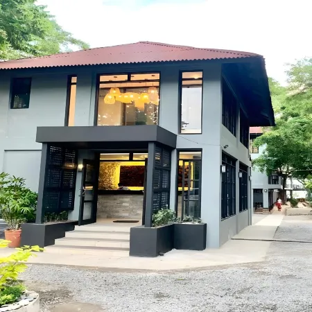 The Henry Resort Taramindu Laiya