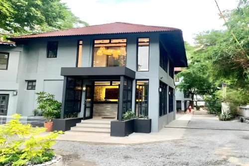 The Henry Resort Taramindu Laiya