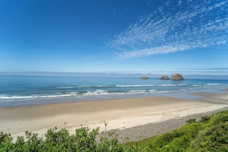 Beach, Please!Modern Oceanfront Haven