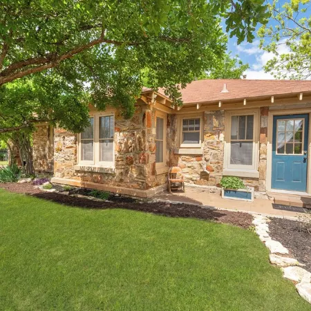 Cornerstone Cottage-Near Downtown-Pet Friendly