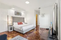 Breezy Getaway with Pool • Jacuzzi • BBQ • King Beds Hotels near PLAYMOBIL FunPark