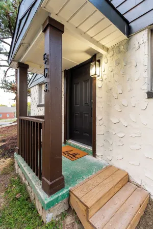 Cozy Quay Private Pet-Friendly 2 BR Duplex WiFi King Bed Отели рядом с достопримечательностью «Samantha's Jewelry Design & Repair»