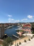 Great flat perfectly located by the beach, amazing views