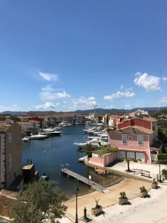 Great flat perfectly located by the beach, amazing views Отели рядом с достопримечательностью «Camping Les Mûres»