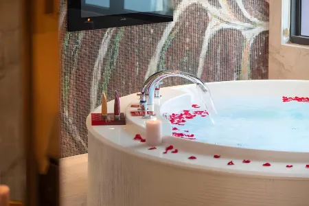 Royal Group Motel Jhong Hua Branch