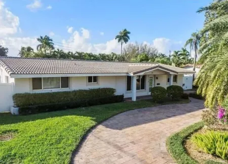 Tropical Paradise in Lighthouse