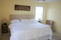 Entire residential home rental. Quiet cul-de-sac. Minutes to beach. Hotels in Morehead City