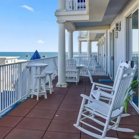 Belmont Towers 409 HUGE BALCONY, Boardwalk, Pool, Gym, Sauna, Ocean & Bay Views!
