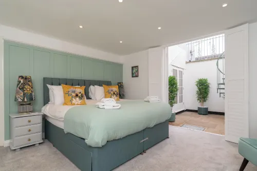 Stunning 2 Bed Basement Flat in the Heart of Cheltenham! - Condos