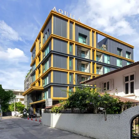 Aquila Hotel Bangkok Отели рядом с достопримечательностью «Станция надземного метро Thong Lo»