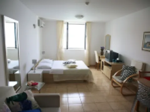 Apartments Tamarix Hotels in Vinjerac