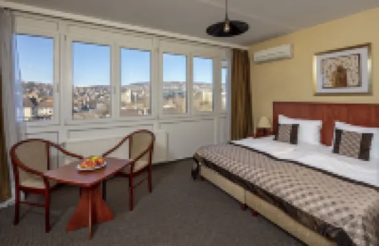 Hotel Charles Hotels near Normafa