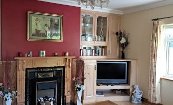 Spacious 6 Bed House 10 Minutes from Knock Airport