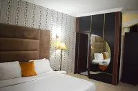 Davis Hotel and Suites