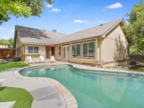 Great Pool House with Modern Design Touches! Hotels in Wells Branch