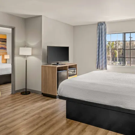 Days Inn & Suites by Wyndham Artesia