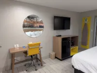 Days Inn by Wyndham Arcadia - Motels