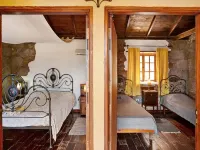 House Sleeps6-Parking-Garden-Pool in Summer-Pet Hotels in Comarca Centro
