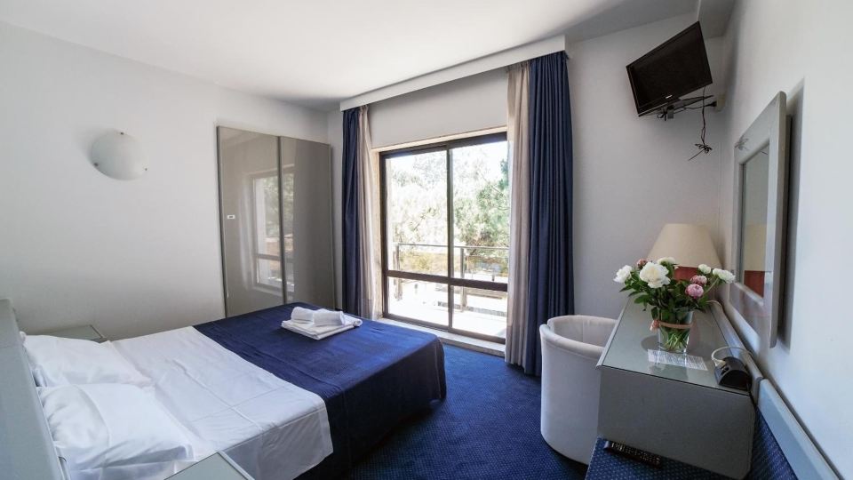 Club Hotel