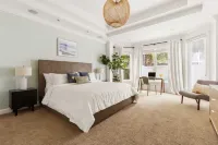 Sleeps 18! Pool, Hottub, Game Room, Blocks to Beach Vilano Villa by Avantstay Hotels in Vilano Beach