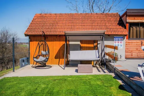 Timber Cottage With Pool and Hot Tub - Happy Rentals - piscine