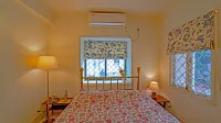 Yellowbrick - Calcutta's Freshest BnB - Condos