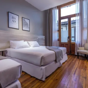 Up Tribeca Hotels near Tortoni Cafe