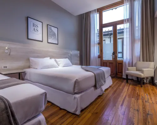 Up Tribeca Hotels near Teatro Apolo