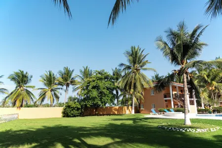 Hotel Cayman Suites Отели в г. El Conacaste