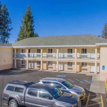 Shasta Pines Motel & Suites