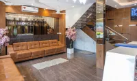 Hotel Hometown - Near BKC