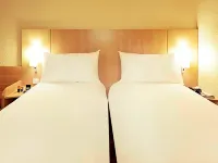 Ibis Paris Canal Saint-Martin Hotels near 19th arr.