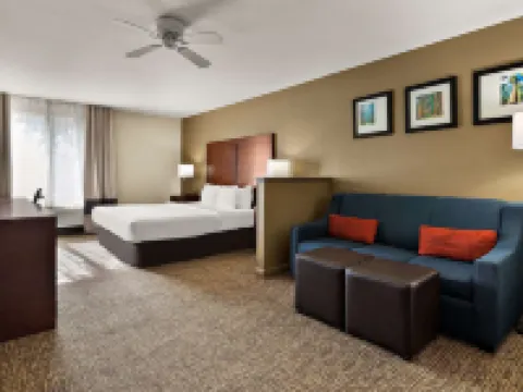 紅杉國王峽谷舒適套房酒店 圖萊里縣酒店