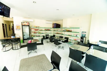 Grace Setia Hotel Отели в г. Mulyorejo