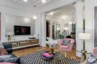 The Great Gatsby Centrul Comercial Auchan Titan 주변 호텔