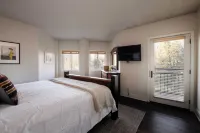 Rocker by AvantStay Gorgeous Ski-in Ski-Out Cabin in Heart of Breck Hotels in Historic Downtown