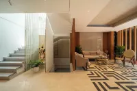 The President Hotel, Kumarapark