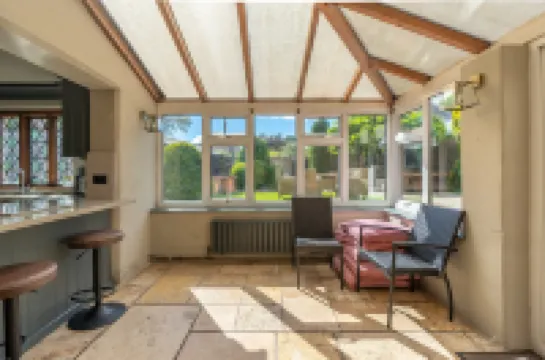 4 Bed Cottage - Sleeps 8 - Pets - Garden - Parking