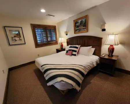 The Inn at Shady Lawn Hotels in Avery County