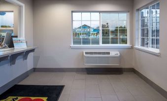 Super 8 by Wyndham Bakersfield CA