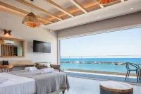 Skipper Beachfront Suites - balcony