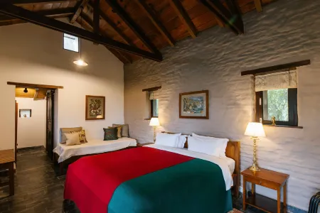 Tiger Mountain Pokhara Lodge Отели в г. Lekhnath