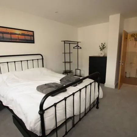Modern Home for Small Groups by Stones Throw Apartments - Free Parking - Sea View