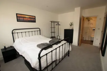 Modern Home for Small Groups by Stones Throw Apartments - Free Parking - Sea View