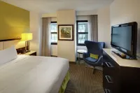 The Hollis Halifax - a DoubleTree Suites by Hilton - ห้องครัว