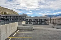 Roosevelt Hotel - Yellowstone - parking