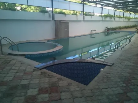 AAR Royal Residency - Palmyra Отели рядом с достопримечательностью «Anna nagar park»