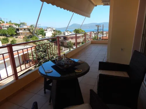 Angela s Apartment with Beautiful Balcony View - Homestays